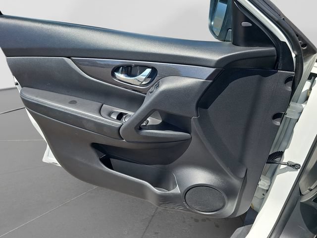 Used 2020 Nissan Rogue SV FWD image 22