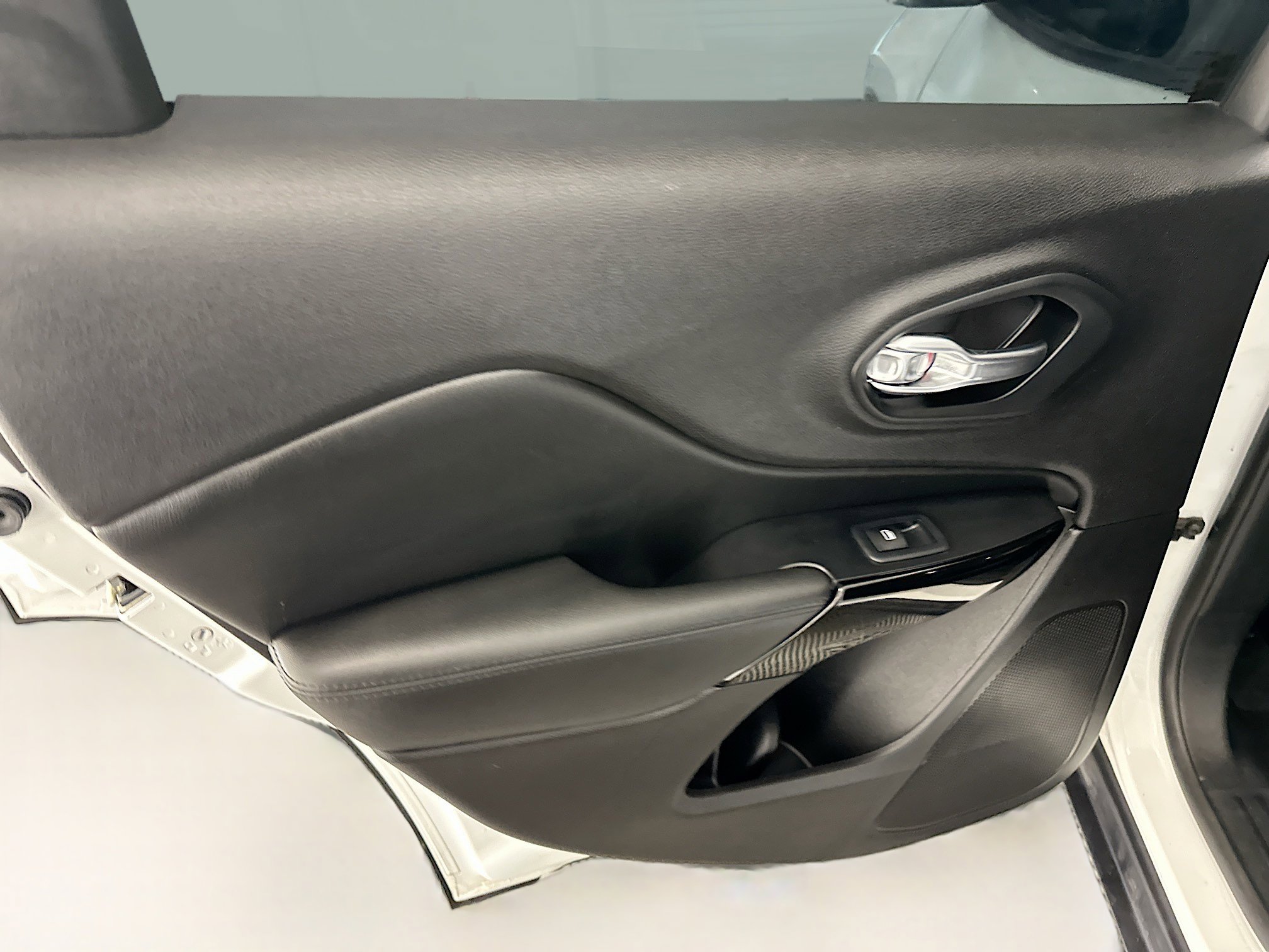 Used 2021 Jeep Cherokee Latitude Plus image 26