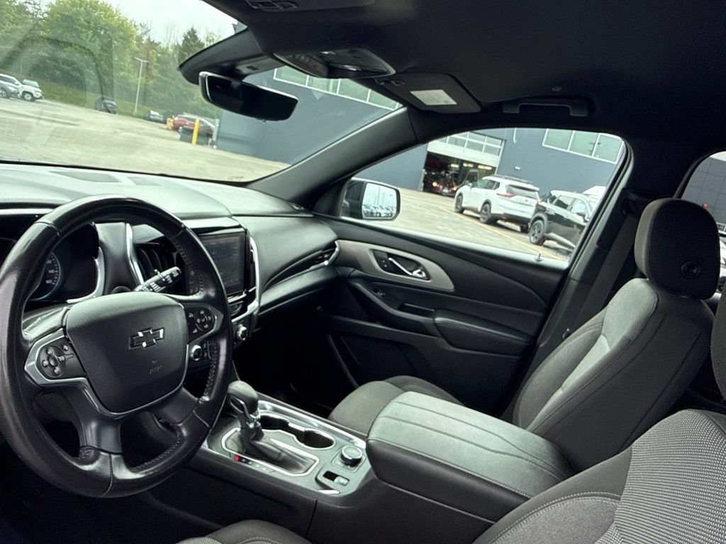 Certified 2022 Chevrolet Traverse LT w/ Midnight/Sport Edition AWD/4WD image 21