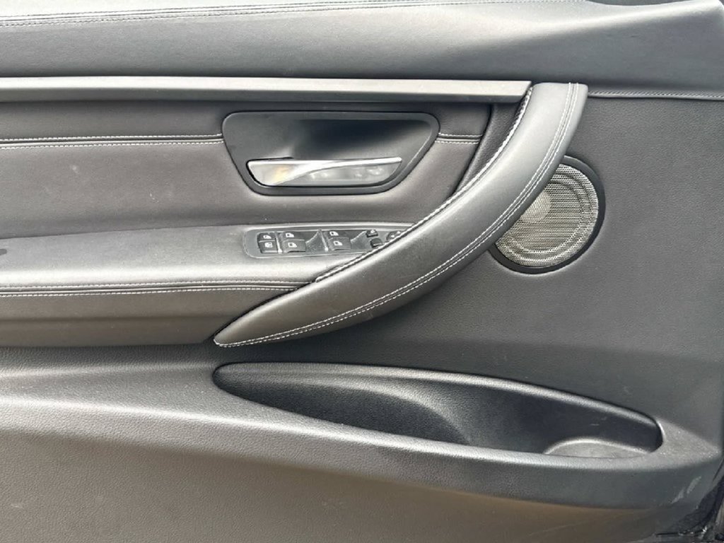 Used 2018 BMW M3 RWD image 24