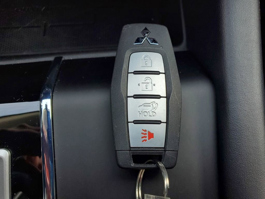 Used 2024 Mitsubishi Outlander SE image 46