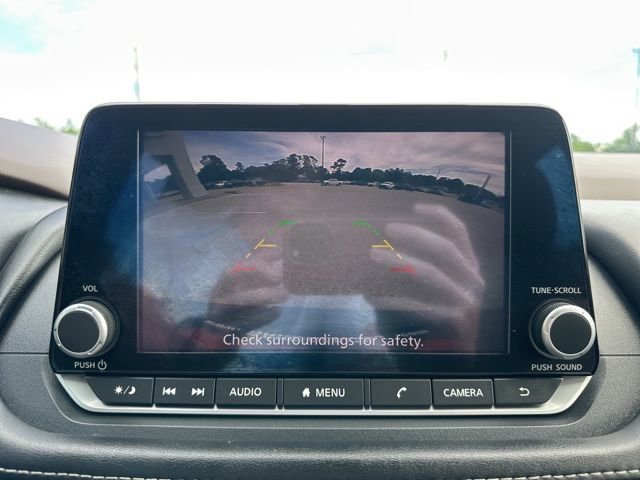 Used 2023 Nissan Rogue SV image 16