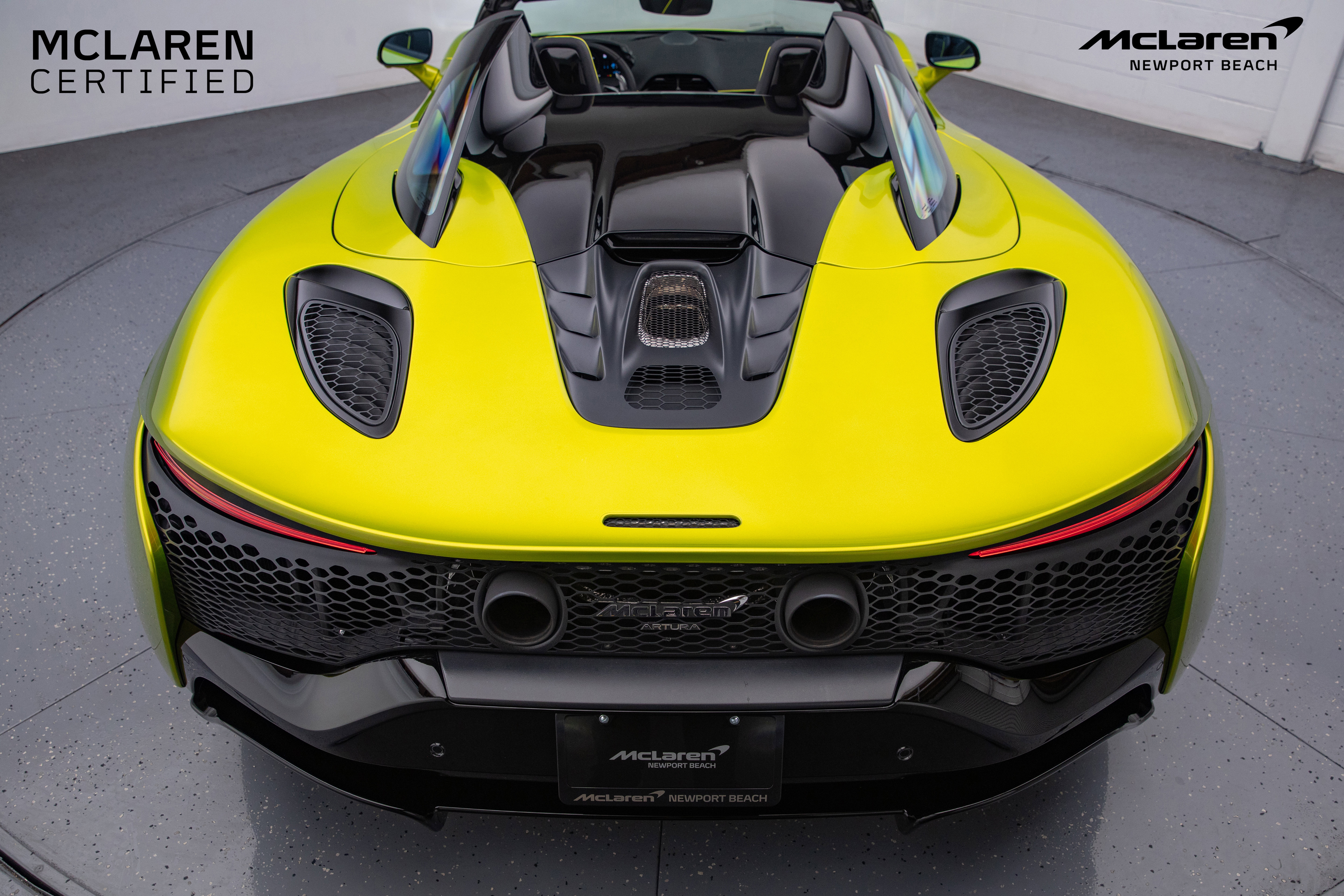 Used 2025 McLaren Artura Spider image 13