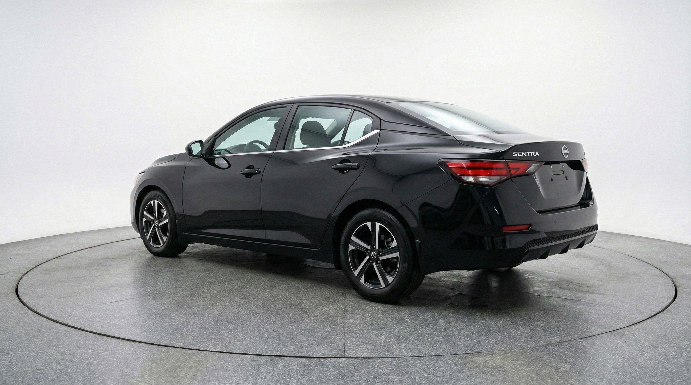 Used 2025 Nissan Sentra SV image 6