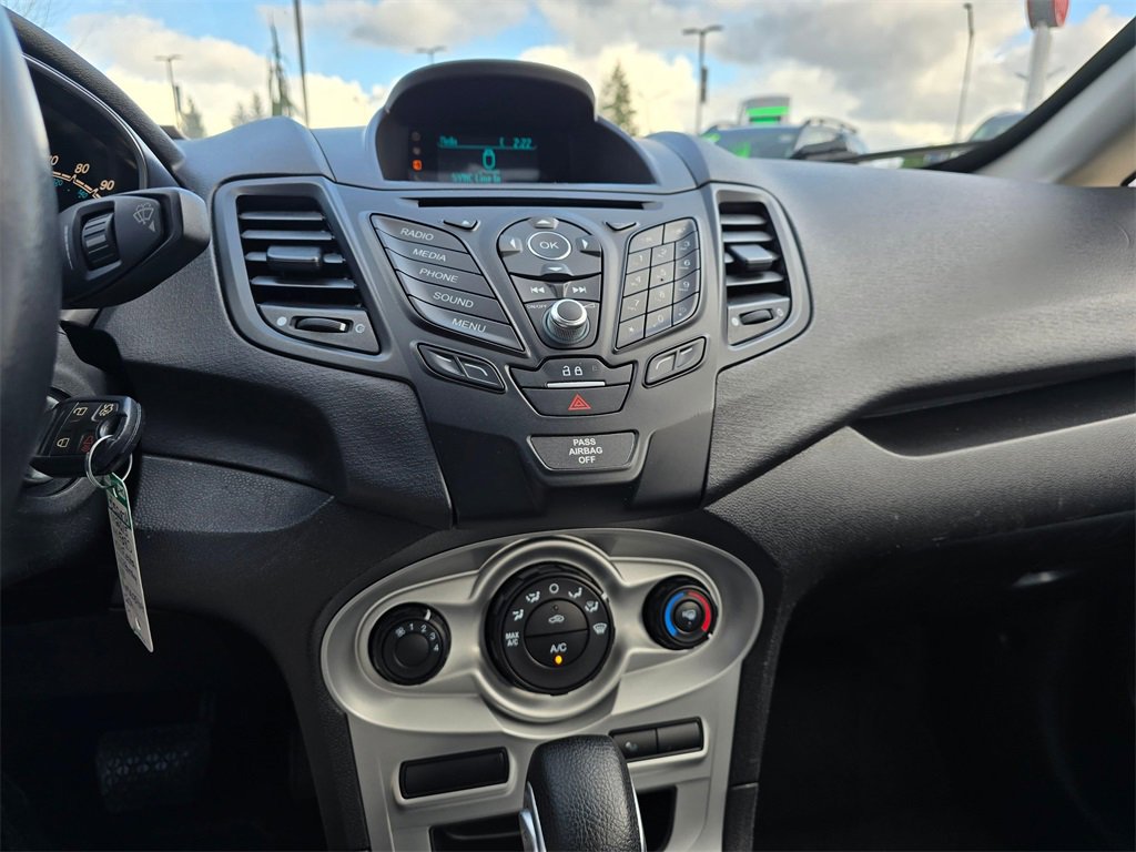 Used 2015 Ford Fiesta SE image 19
