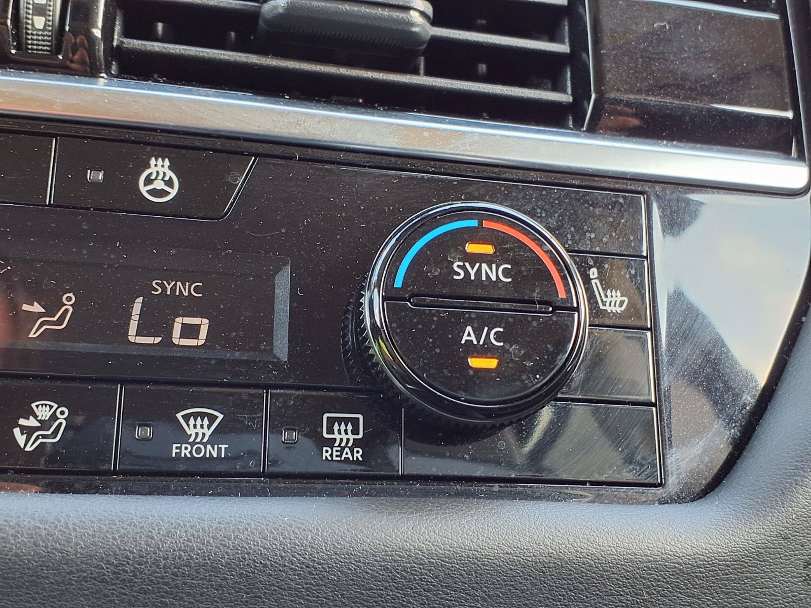 Used 2025 Nissan Pathfinder SL AWD/4WD image 11