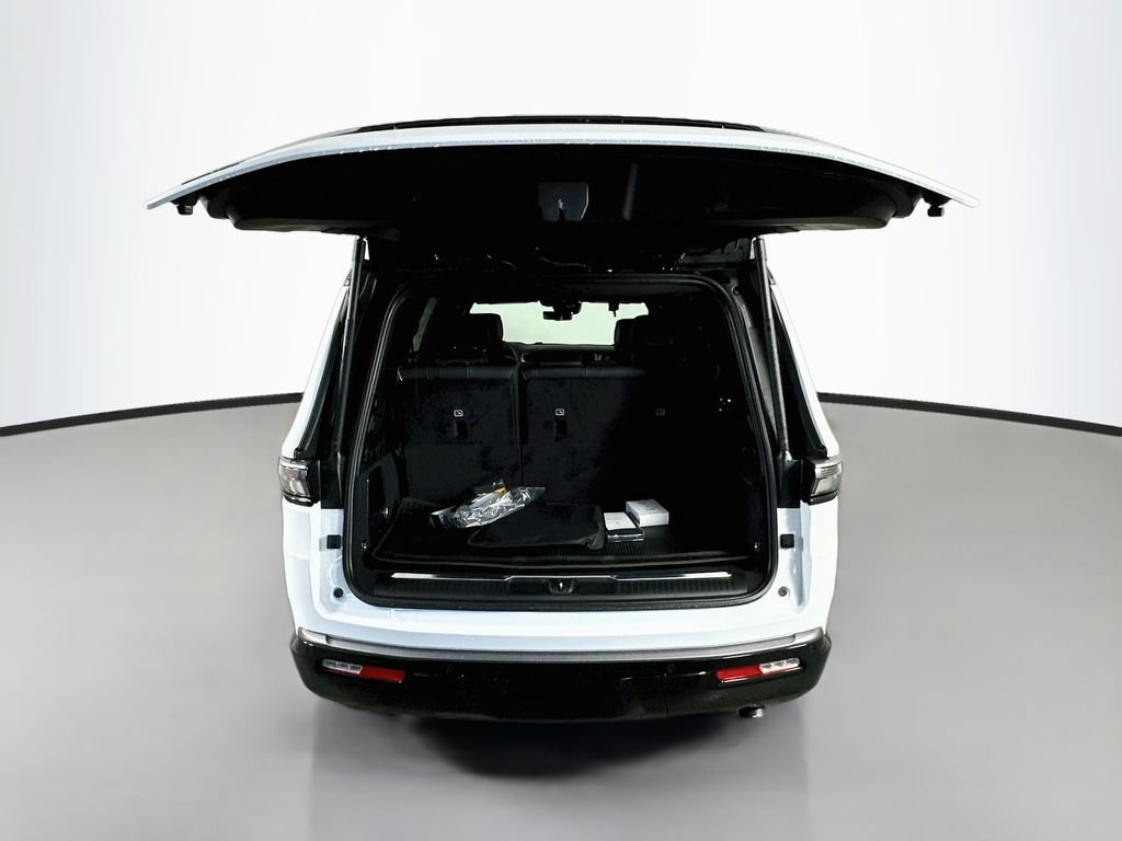 New 2026 Jeep Grand Wagoneer Summit AWD/4WD image 16