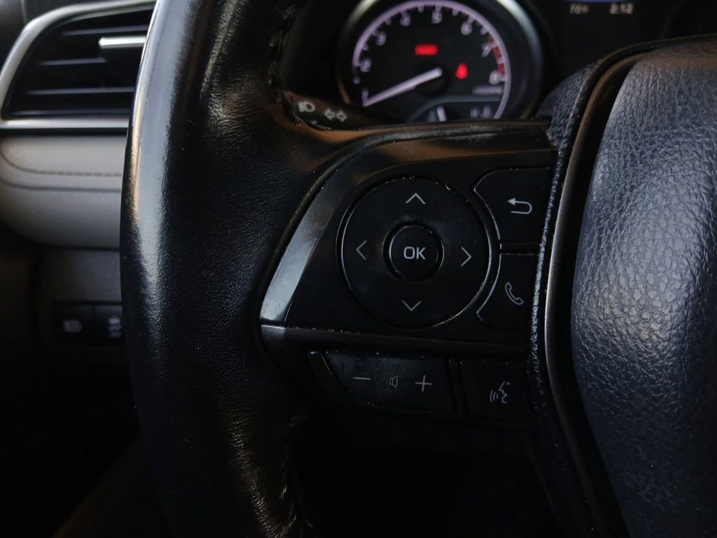 Used 2022 Toyota Camry SE image 16