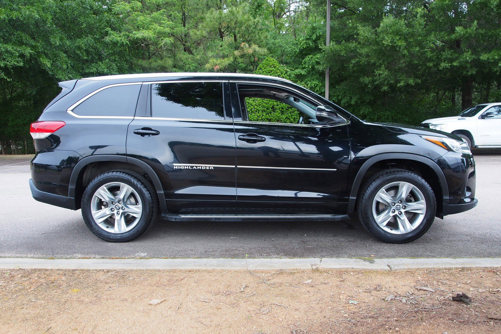 Used 2019 Toyota Highlander Limited FWD image 8