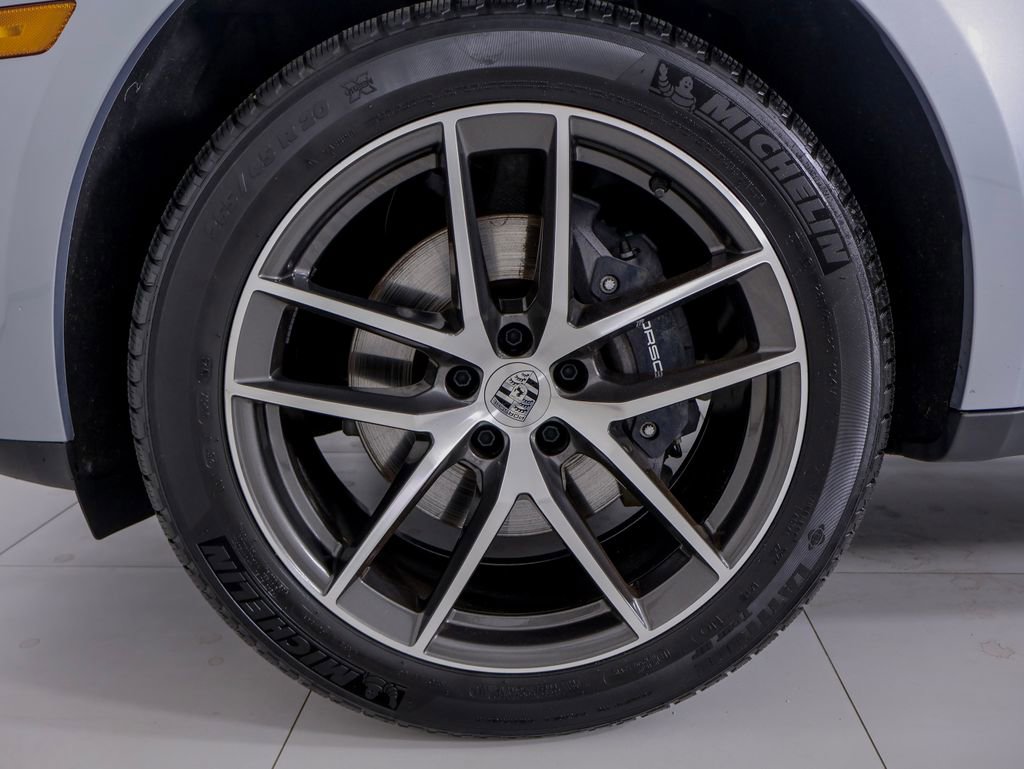 Certified 2025 Porsche Macan AWD/4WD image 17