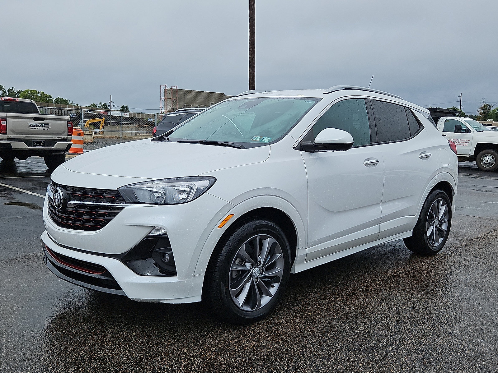 Used 2023 Buick Encore GX Select w/ Sport Touring Package FWD image 3