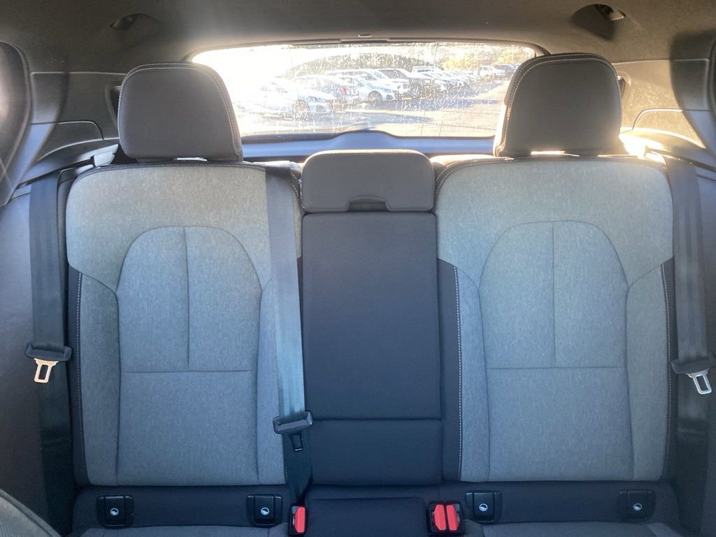Used 2024 Volvo XC40 B5 Core image 30