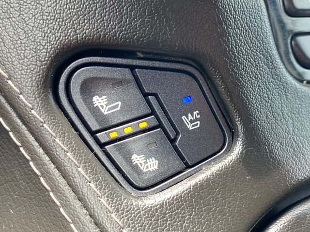 Used 2015 Chevrolet Suburban LTZ RWD image 37