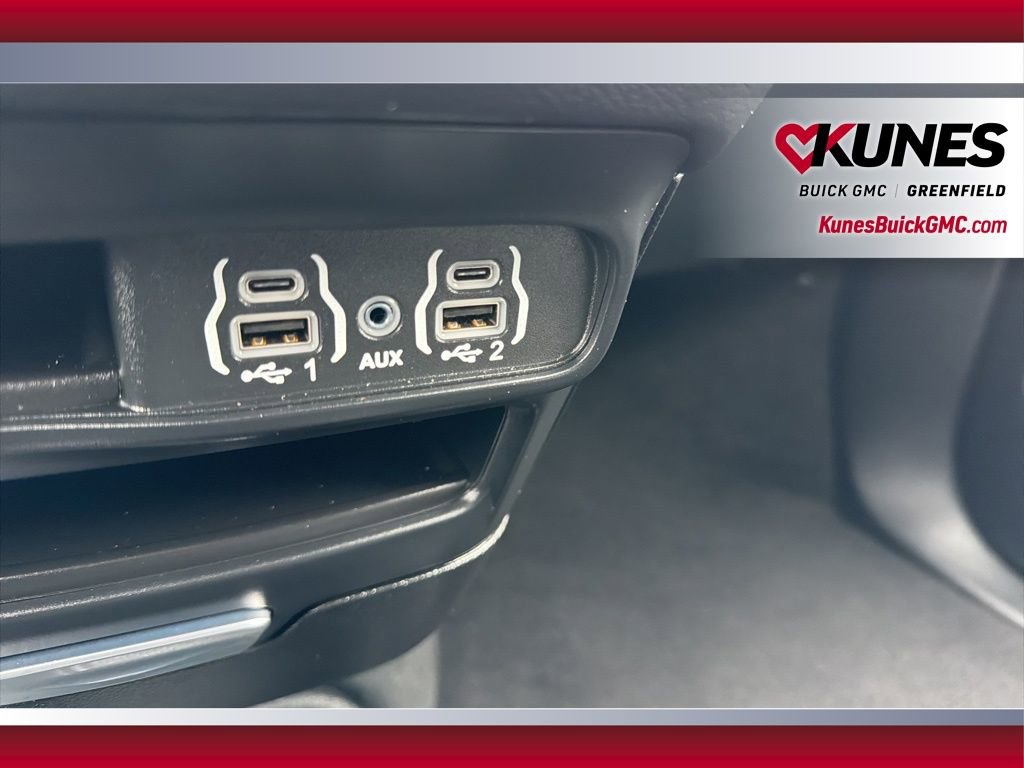 Used 2025 Chrysler Pacifica Select image 30