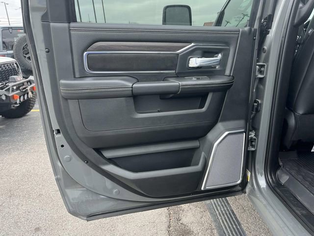 New 2026 RAM 2500 Laramie AWD/4WD image 17