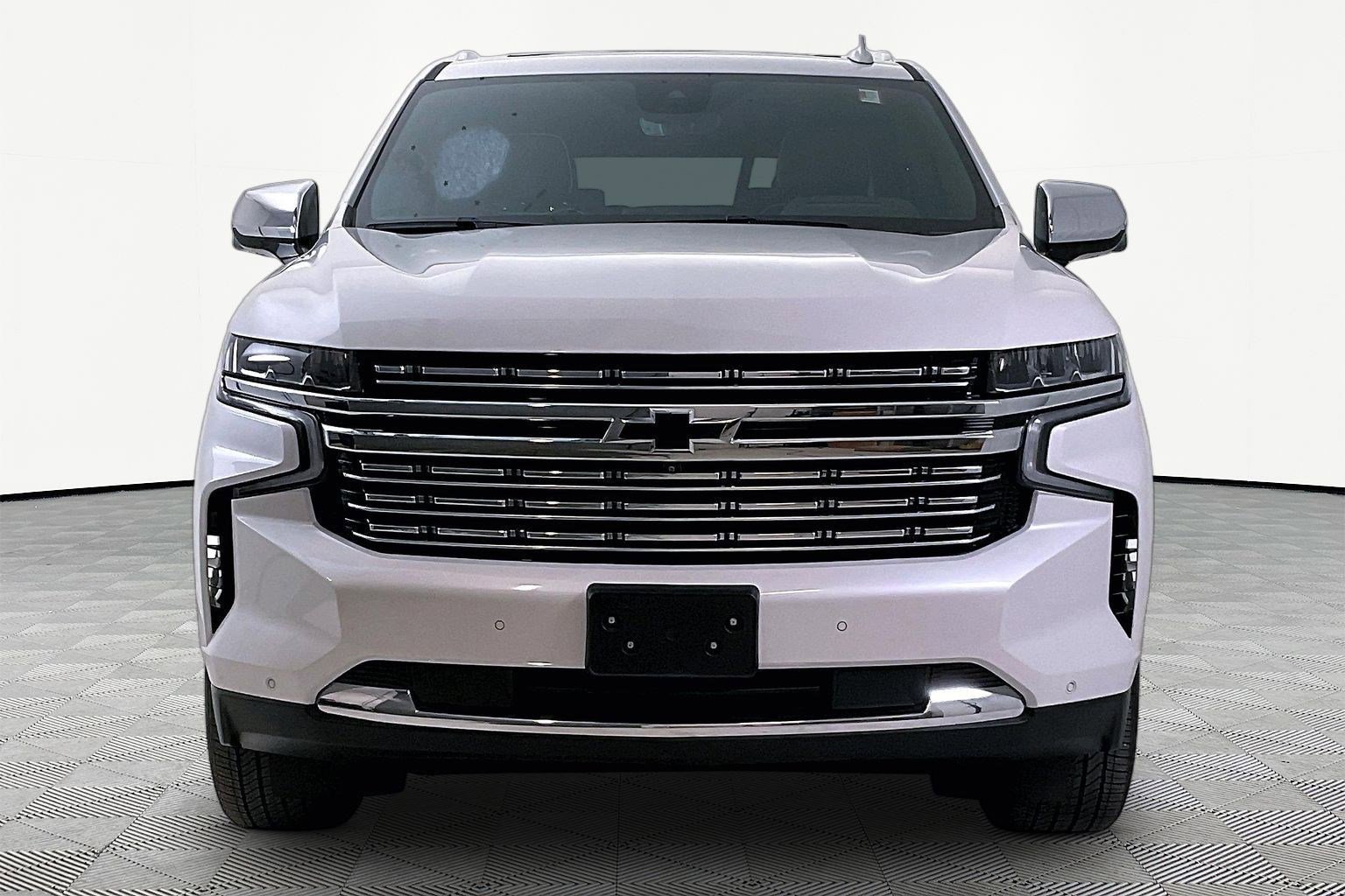Used 2024 Chevrolet Suburban Premier w/ Premium Package 2 AWD/4WD image 2
