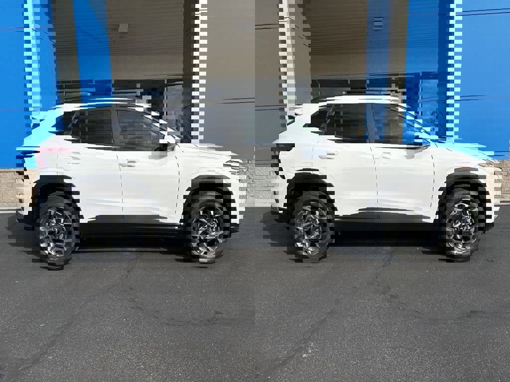 New 2026 Chevrolet Trax LT w/ Driver Confidence Package image 2