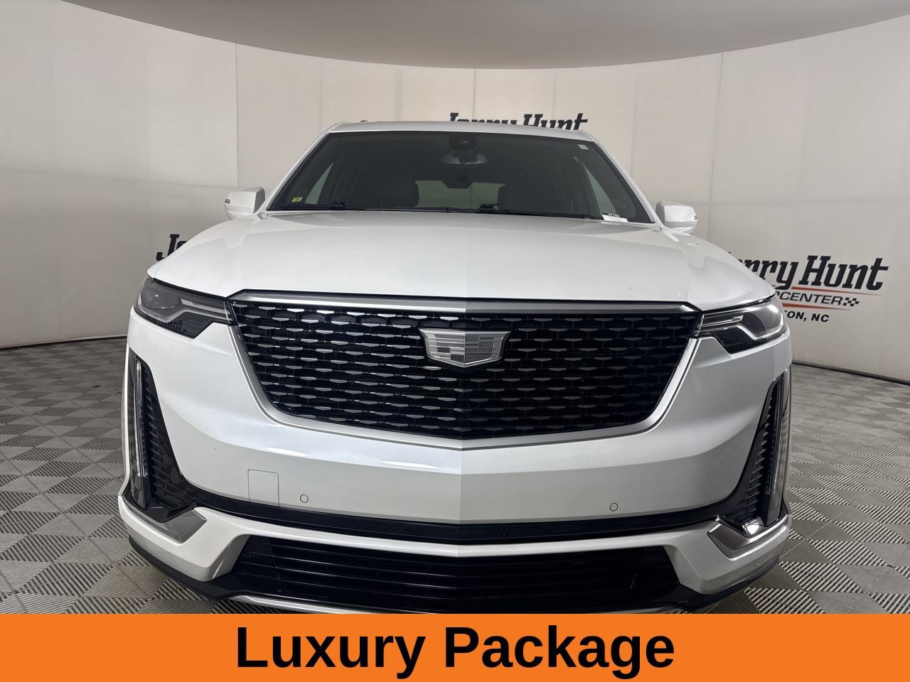 Used 2024 Cadillac XT6 Premium Luxury AWD/4WD image 3