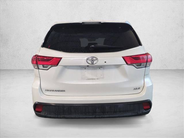 Used 2017 Toyota Highlander XLE FWD image 6