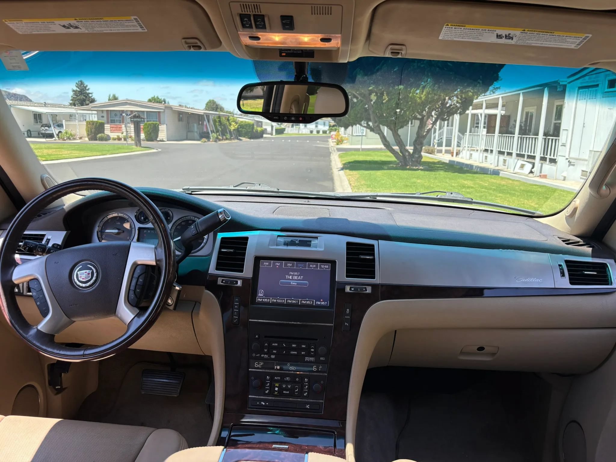 Used 2012 Cadillac Escalade ESV Luxury AWD/4WD image 18