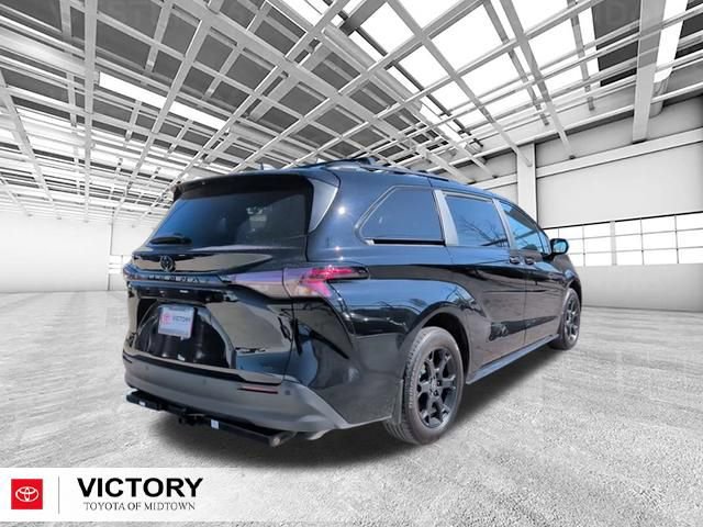 Used 2025 Toyota Sienna XLE Woodland Edition image 3