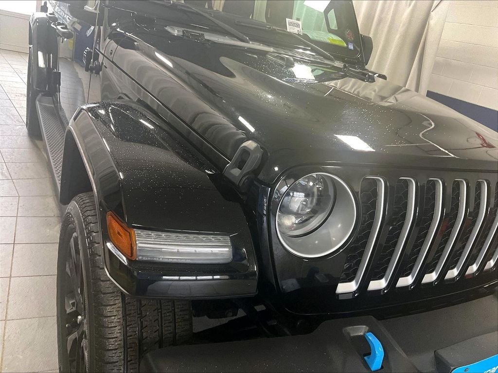 Used 2023 Jeep Wrangler Unlimited Sahara w/ Cold Weather Group AWD/4WD image 31