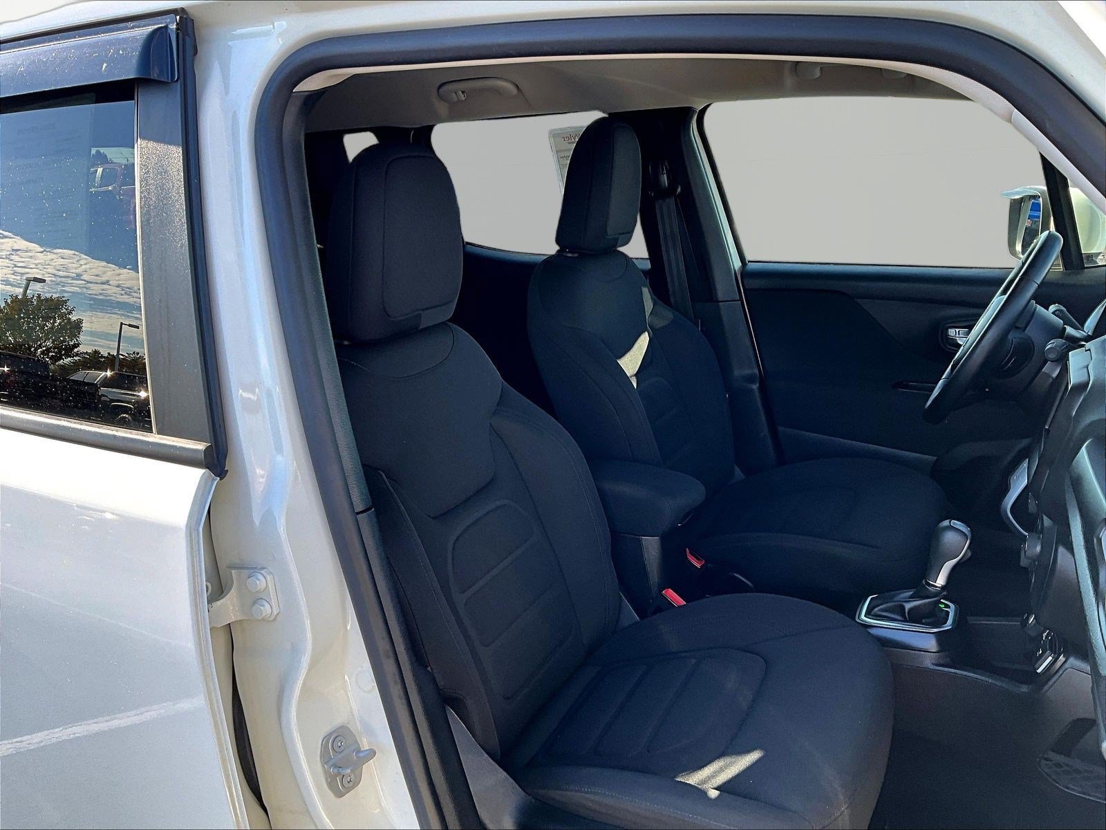 Used 2020 Jeep Renegade Latitude w/ Cold Weather Group AWD/4WD image 29