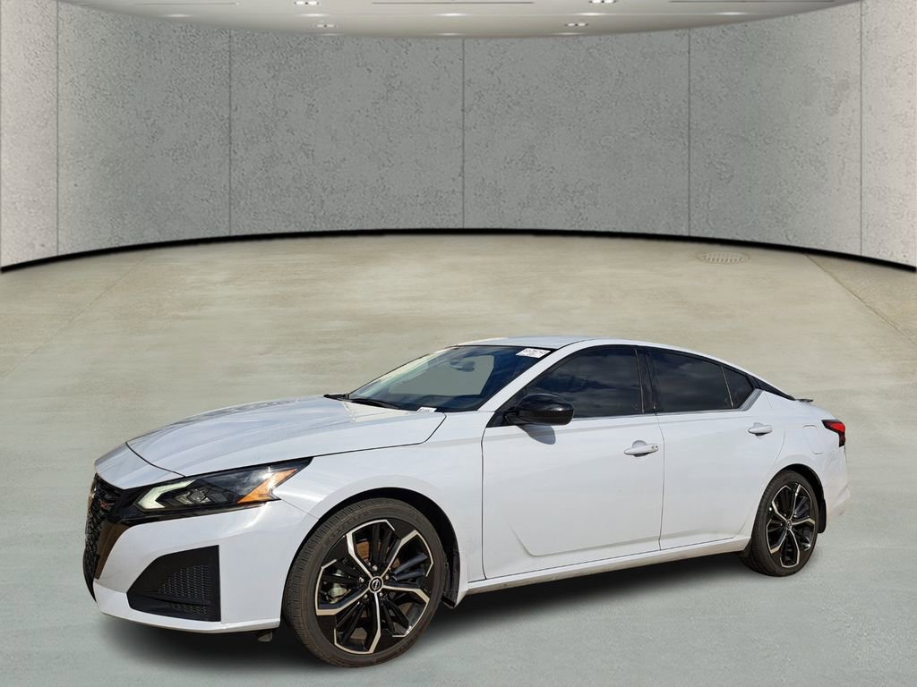 Used 2023 Nissan Altima 2.5 SR image 1
