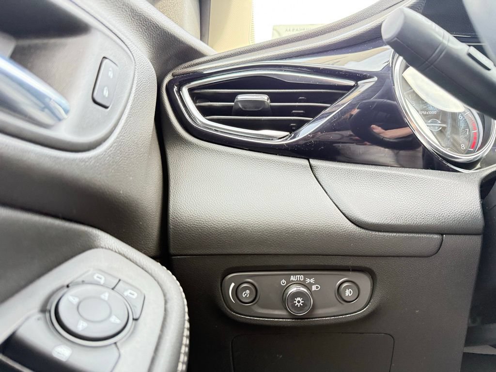 Used 2023 Buick Encore GX Preferred w/ Cold Weather Comfort Package FWD image 12