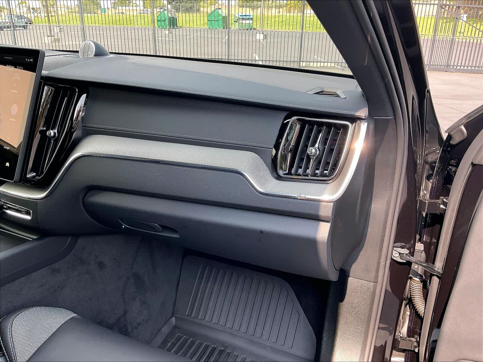 New 2026 Volvo XC60 T8 Polestar w/ Protection Package Premier AWD/4WD image 28
