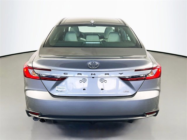 Used 2025 Toyota Camry SE image 6