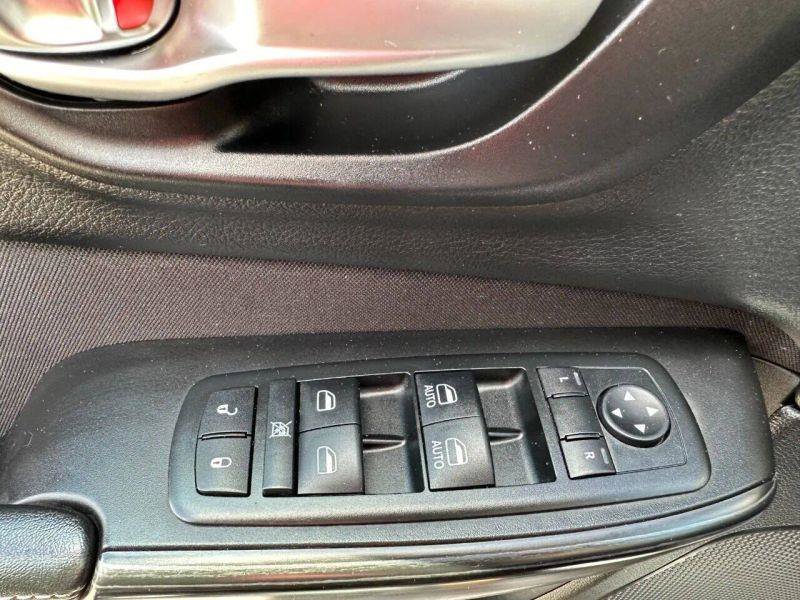 Used 2015 Jeep Cherokee Latitude w/ Cold Weather Group AWD/4WD image 17