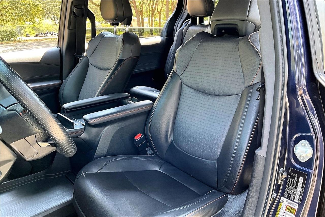 Used 2022 Toyota Sienna XSE w/ XSE Plus Package image 18