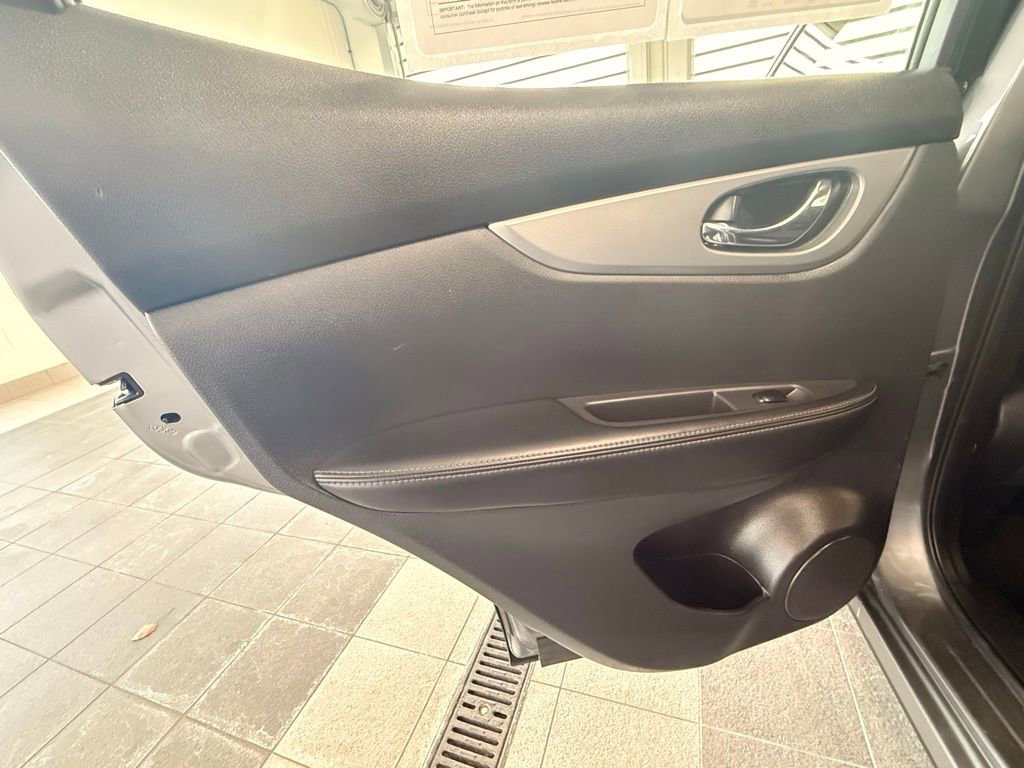 Used 2020 Nissan Rogue Sport SV w/ Technology Package image 32