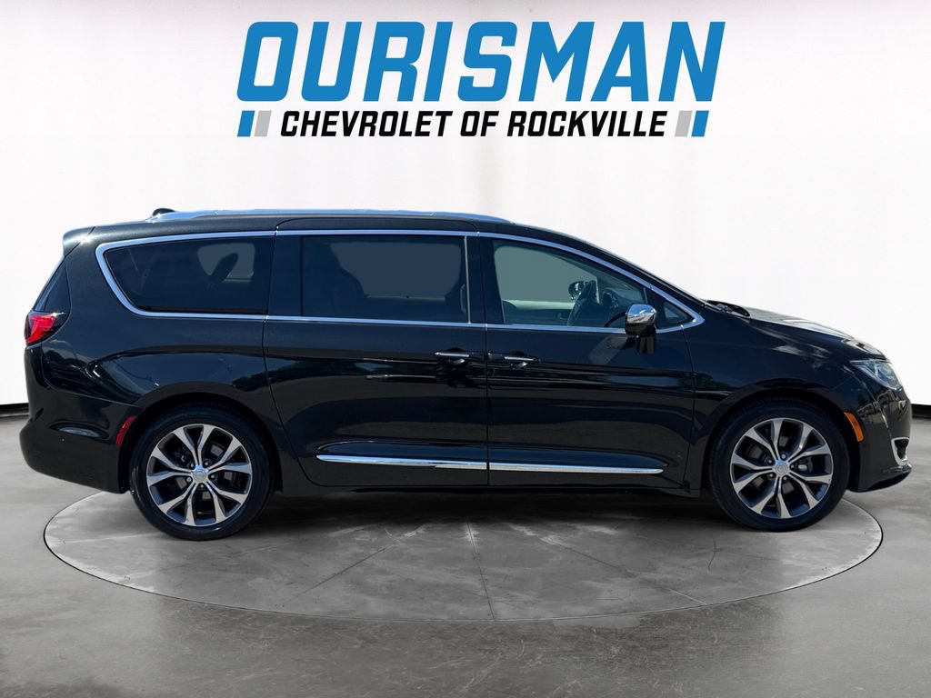 Used 2018 Chrysler Pacifica Limited w/ Tire & Wheel Group FWD image 7