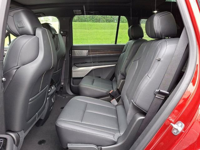 New 2026 Cadillac Vistiq Luxury w/ LPO, Floor Liner Package AWD/4WD image 5