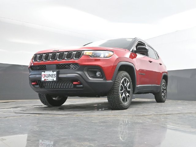 New 2026 Jeep Compass Trailhawk w/ Trailer Tow Group AWD/4WD image 42