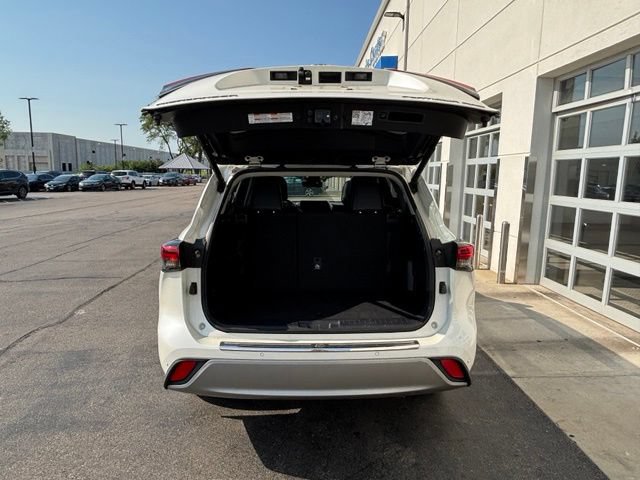 Used 2021 Toyota Highlander Platinum AWD/4WD image 9