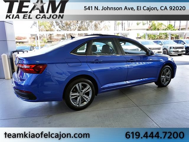 Used 2024 Volkswagen Jetta SE FWD image 9
