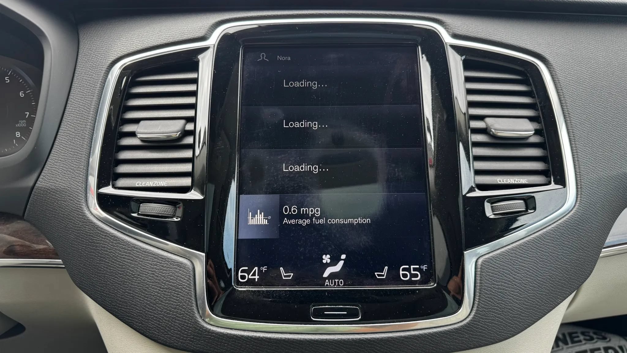 Used 2016 Volvo XC90 T6 Momentum w/ Momentum Plus Package AWD/4WD image 27