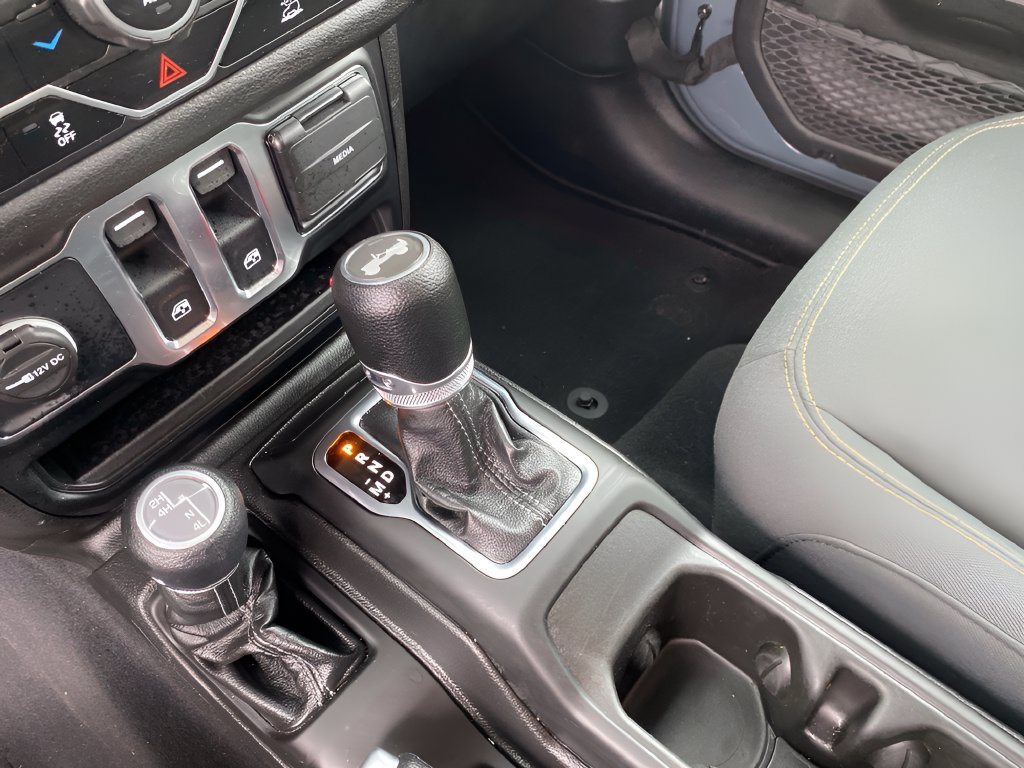 Used 2025 Jeep Wrangler Sport AWD/4WD image 24