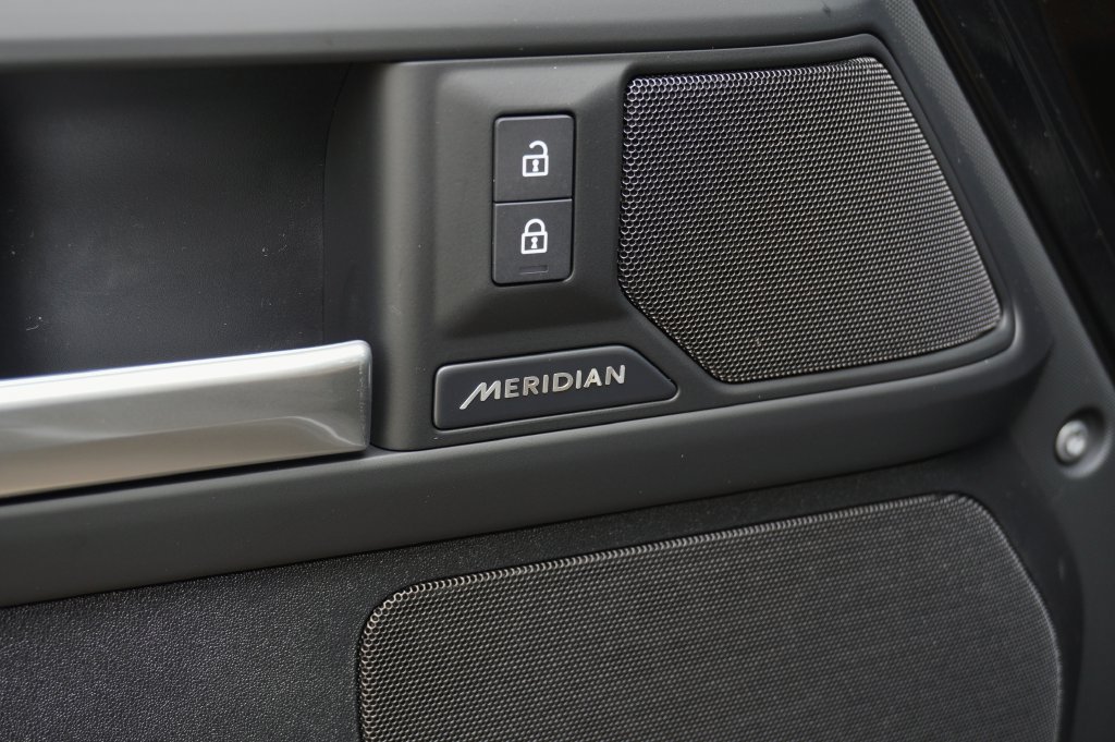 New 2026 Land Rover Defender 110 S AWD/4WD image 11
