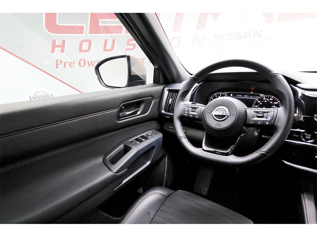 Used 2025 Nissan Pathfinder Rock Creek image 6