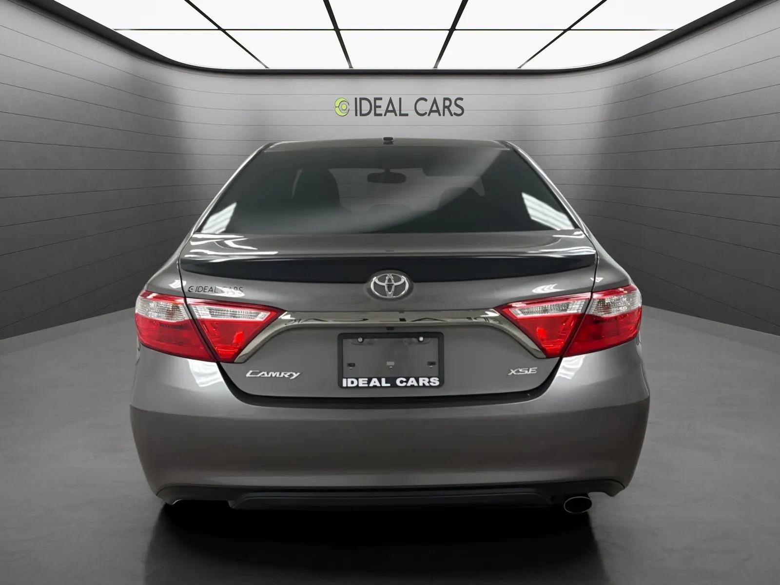 Used 2017 Toyota Camry XSE w/ Moonroof Package FWD image 6
