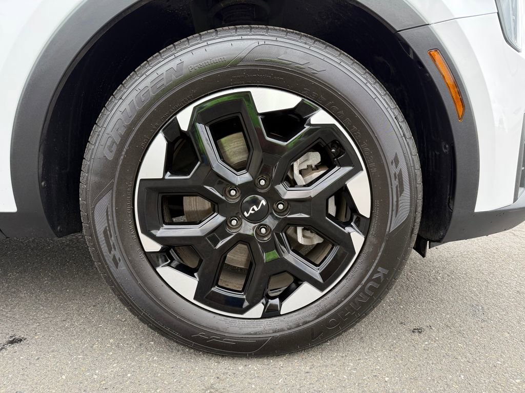 Certified 2025 Kia Sorento S FWD image 9