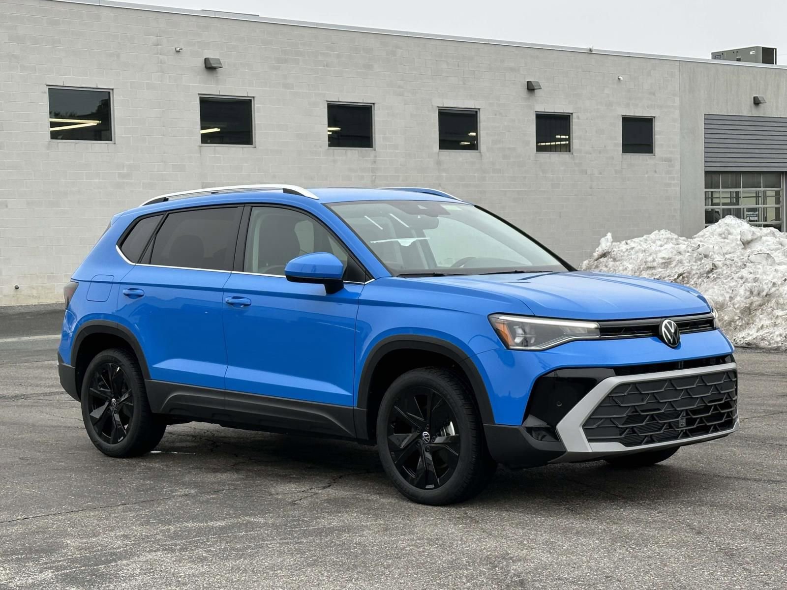 New 2026 Volkswagen Taos SE image 8