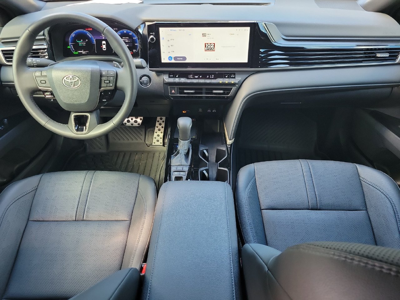 Used 2025 Toyota Camry XSE FWD image 13