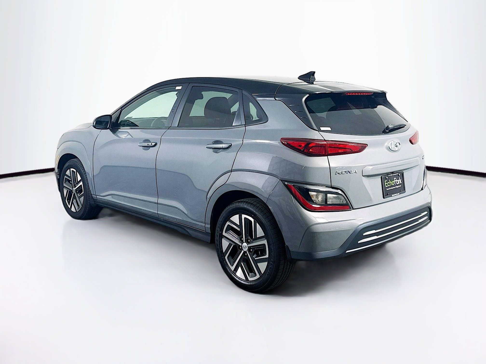 Used 2023 Hyundai Kona SE image 5