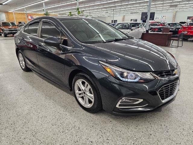 Used 2018 Chevrolet Cruze LT w/ Convenience Package FWD image 3