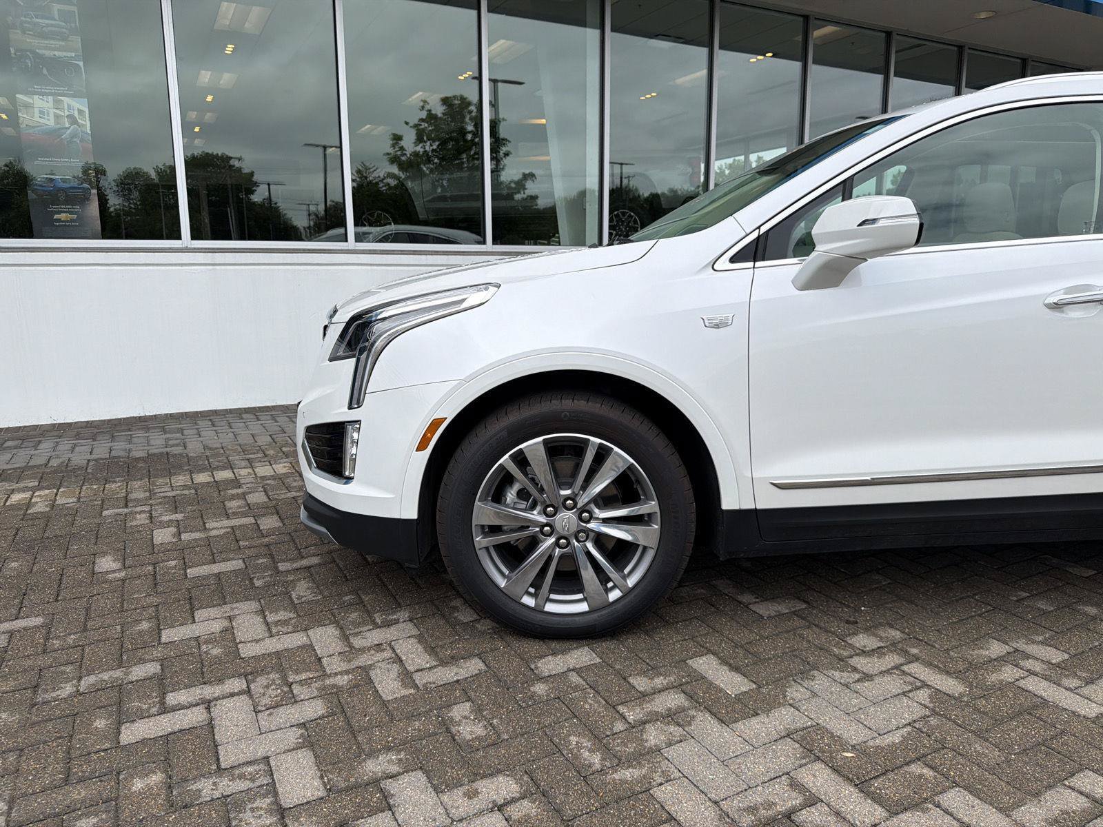 Used 2025 Cadillac XT5 Premium Luxury AWD/4WD image 9